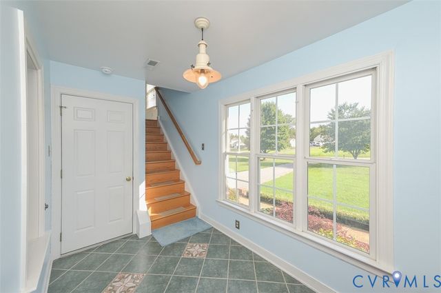 4940 White Oak Pl, Sandston, VA 23150