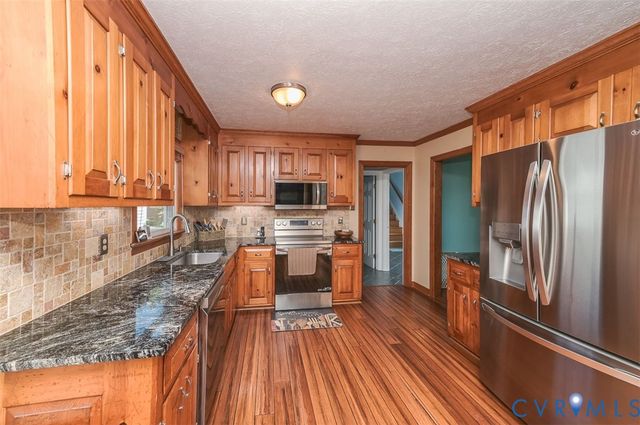 4940 White Oak Pl, Sandston, VA 23150