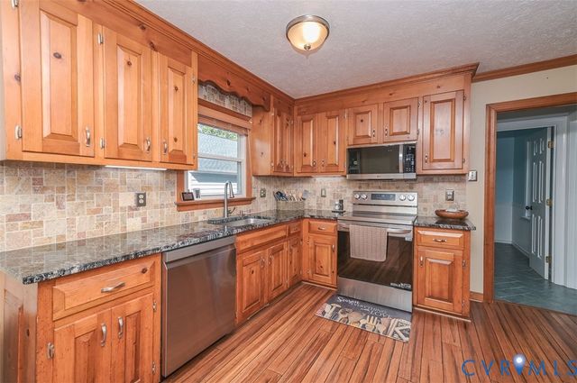 4940 White Oak Pl, Sandston, VA 23150