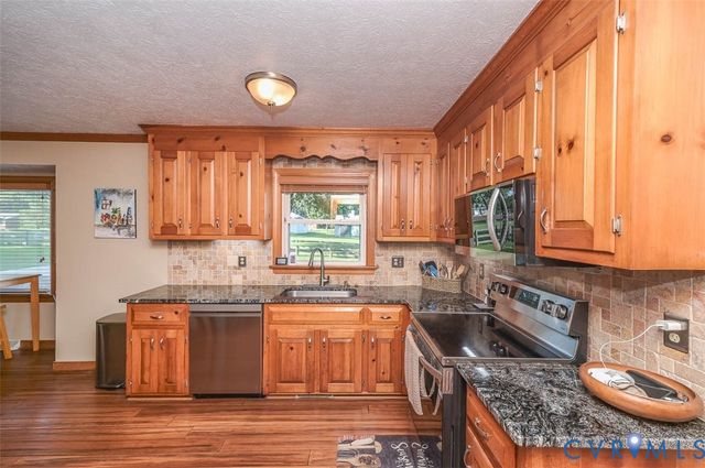4940 White Oak Pl, Sandston, VA 23150