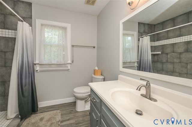 4940 White Oak Pl, Sandston, VA 23150