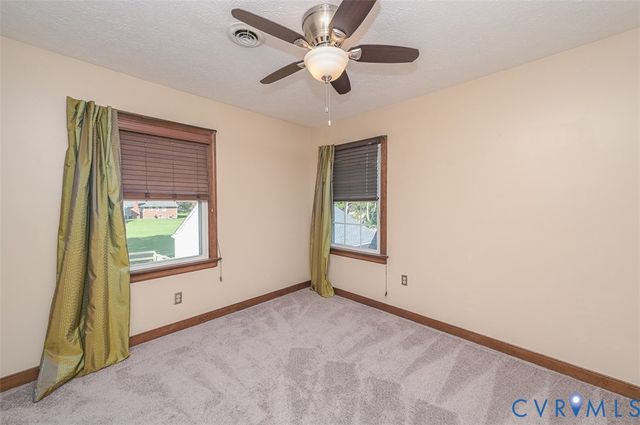 4940 White Oak Pl, Sandston, VA 23150