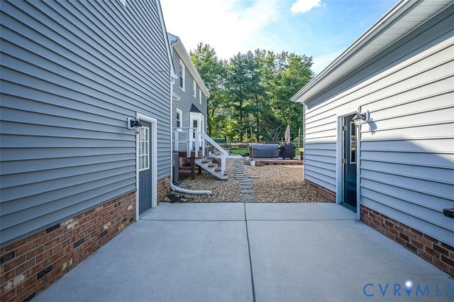 4940 White Oak Pl, Sandston, VA 23150