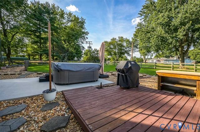 4940 White Oak Pl, Sandston, VA 23150