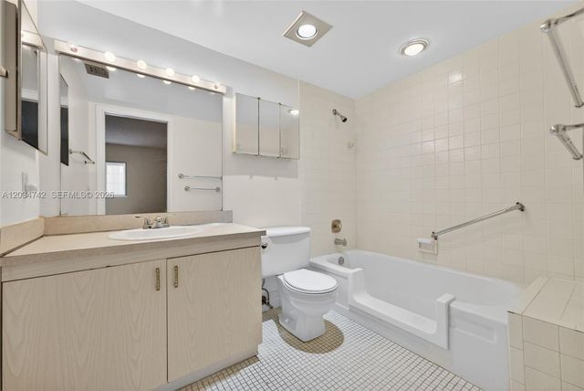 2401 Antigua Circle E3, Coconut Creek, FL 33066