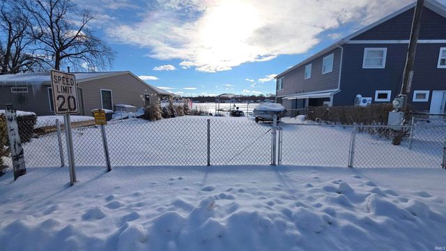 11018 E Pottawatomie Trail, Walkerton, IN 46574