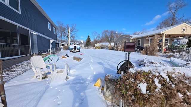 11018 E Pottawatomie Trail, Walkerton, IN 46574