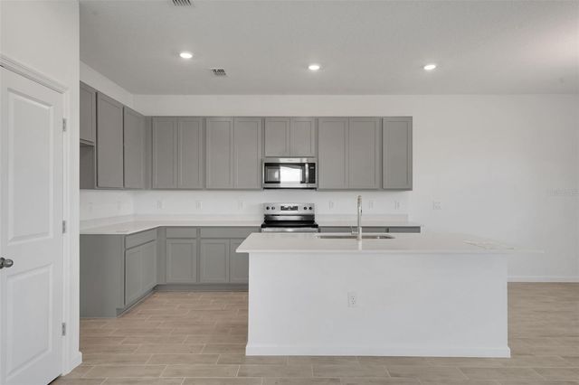 883 SHUMARD WAY, Lady Lake, FL 32159