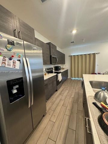 804 SE 18th St 804, Homestead, FL 33034