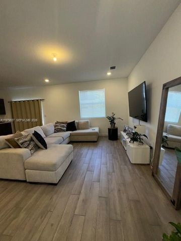 804 SE 18th St 804, Homestead, FL 33034