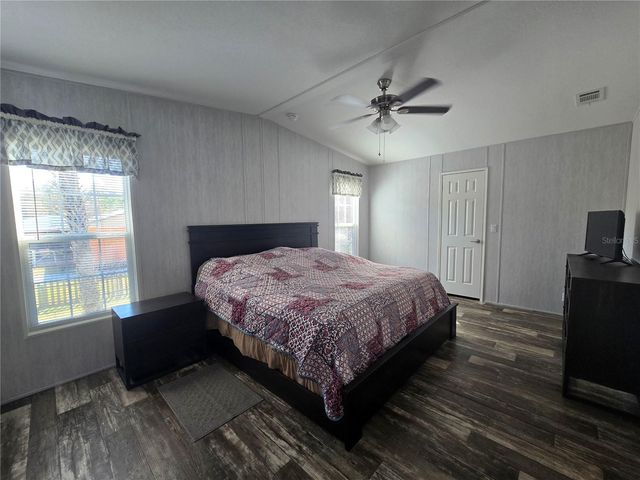 56290 CHERRY TREE ROAD, Astor, FL 32102