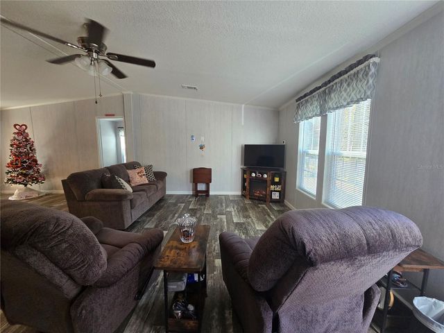 56290 CHERRY TREE ROAD, Astor, FL 32102