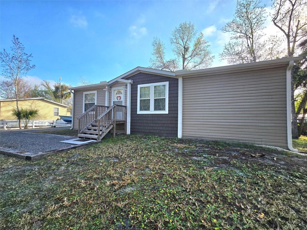 56290 CHERRY TREE ROAD, Astor, FL 32102