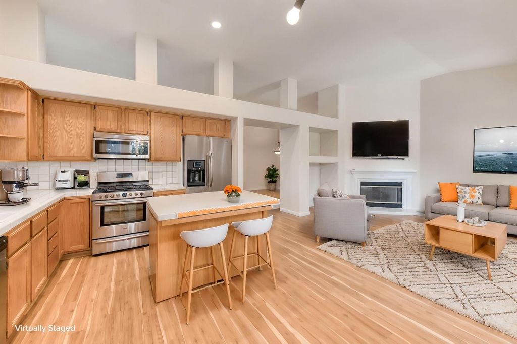 Image 14 of property listing at 2291 E Warwick Avenue, Fresno, CA 93720