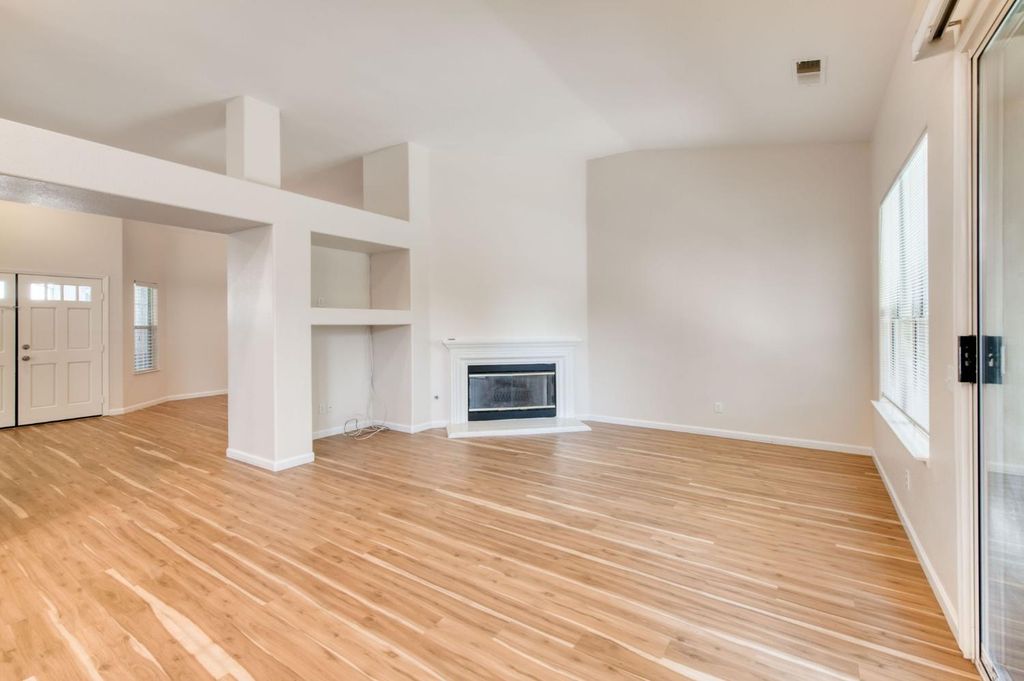 Image 19 of property listing at 2291 E Warwick Avenue, Fresno, CA 93720