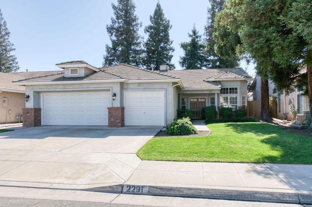 Image 2 of property listing at 2291 E Warwick Avenue, Fresno, CA 93720