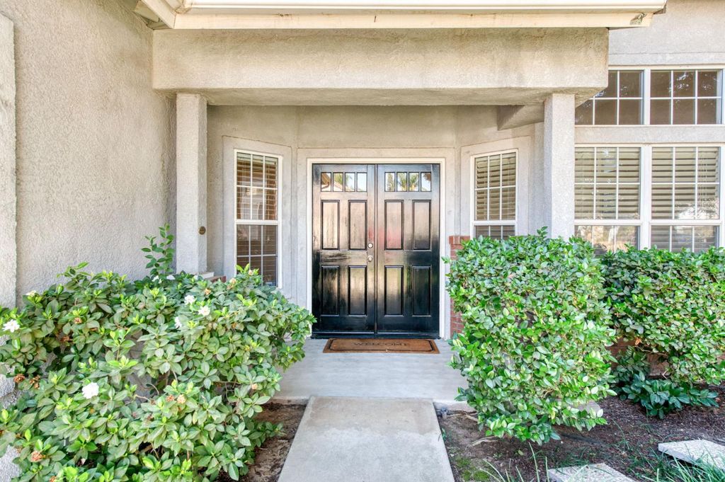 Image 3 of property listing at 2291 E Warwick Avenue, Fresno, CA 93720