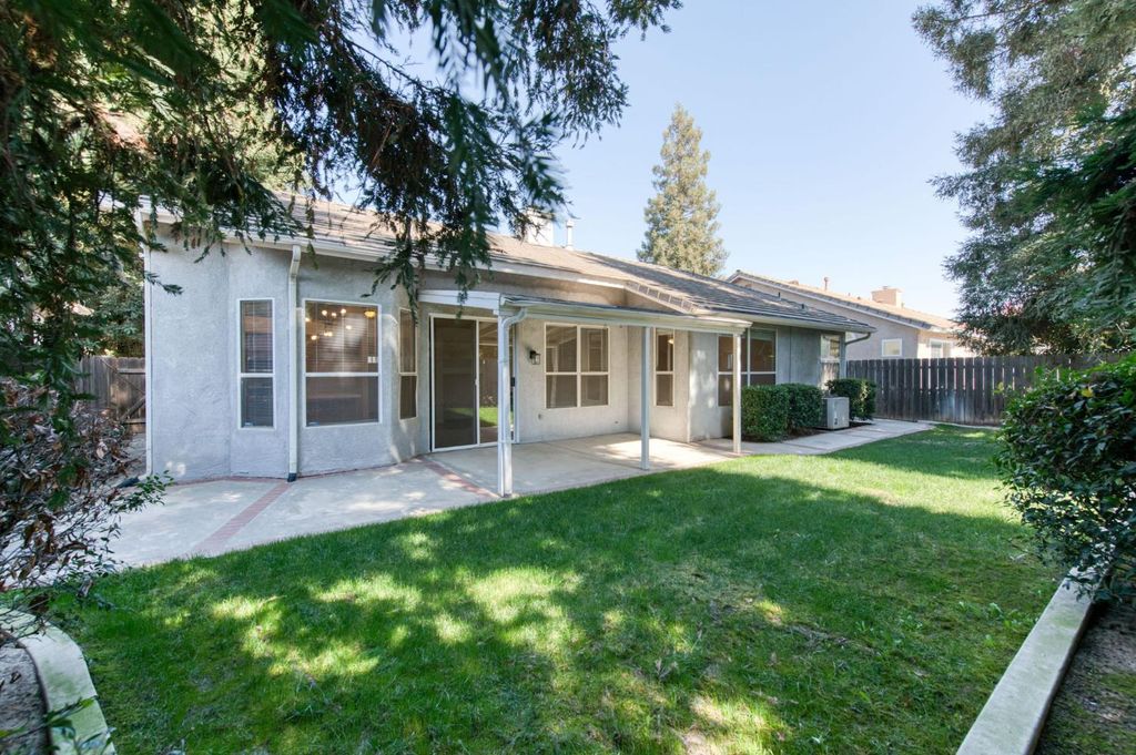 Image 34 of property listing at 2291 E Warwick Avenue, Fresno, CA 93720