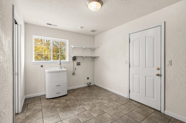 1924 Myers Lane, Medford, OR 97501