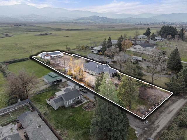 1924 Myers Lane, Medford, OR 97501