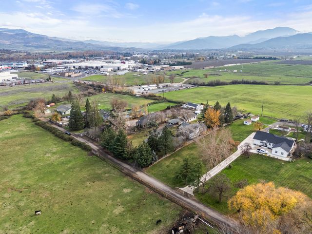 1924 Myers Lane, Medford, OR 97501