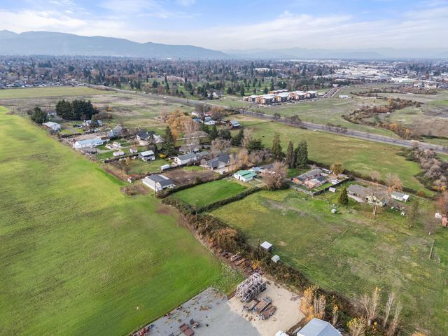 1924 Myers Lane, Medford, OR 97501