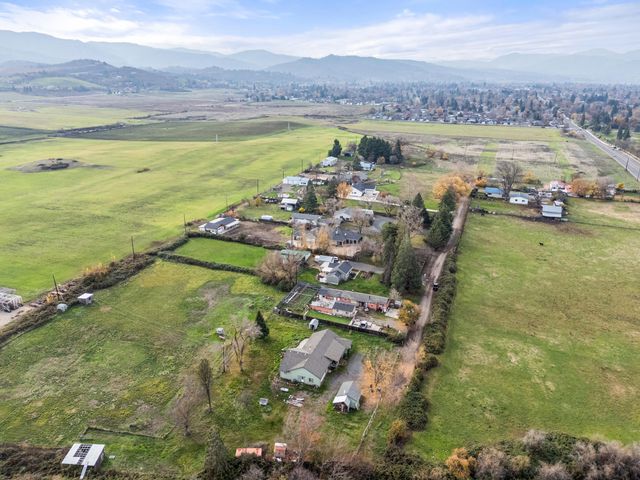 1924 Myers Lane, Medford, OR 97501