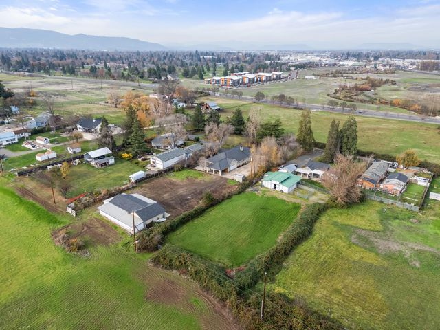 1924 Myers Lane, Medford, OR 97501