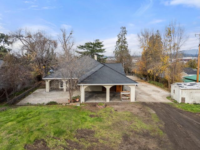 1924 Myers Lane, Medford, OR 97501