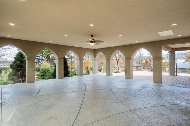 1924 Myers Lane, Medford, OR 97501