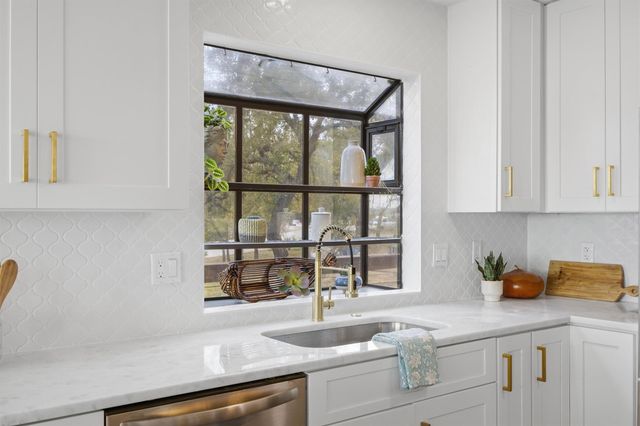 5203 Cueva DR, Austin, TX 78738