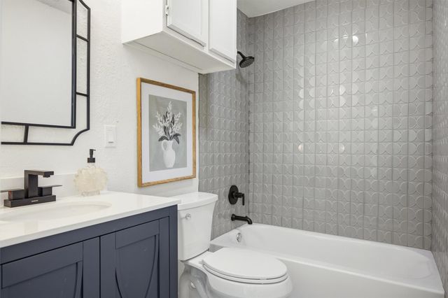 5203 Cueva DR, Austin, TX 78738