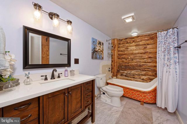 4392 CARRINGTON RD, Markham, VA 22643
