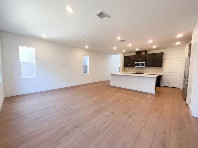 441 N Paso Robles Dr, Tracy, CA 95391