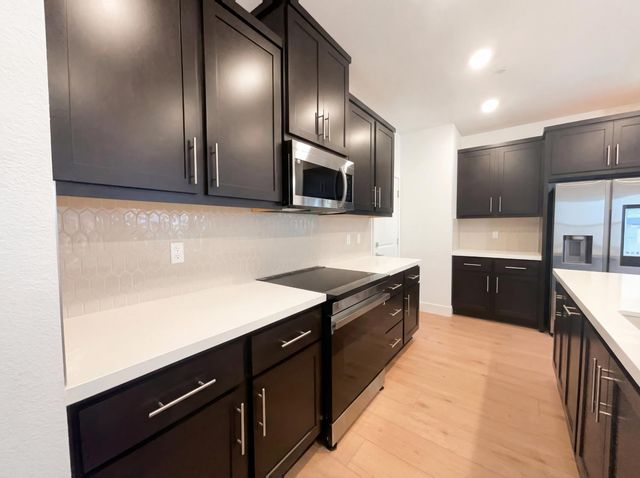 441 N Paso Robles Dr, Tracy, CA 95391