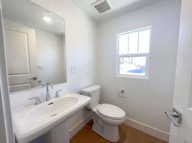 441 N Paso Robles Dr, Tracy, CA 95391