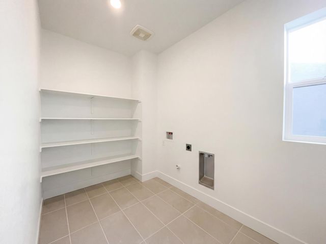 441 N Paso Robles Dr, Tracy, CA 95391