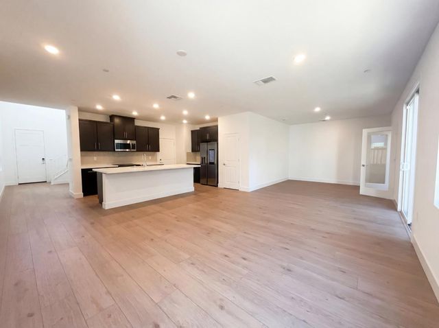 441 N Paso Robles Dr, Tracy, CA 95391