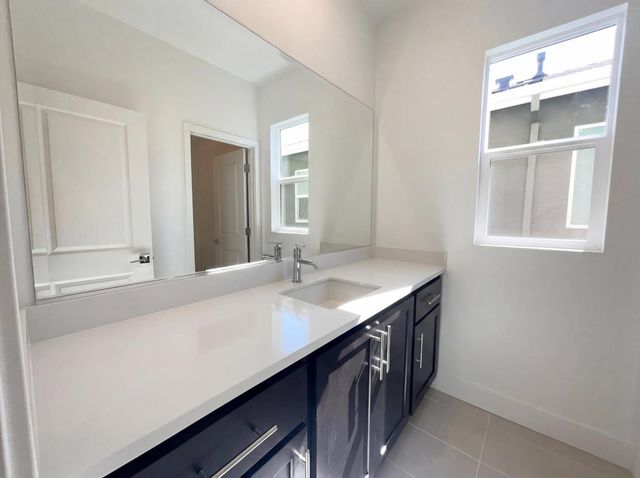 441 N Paso Robles Dr, Tracy, CA 95391