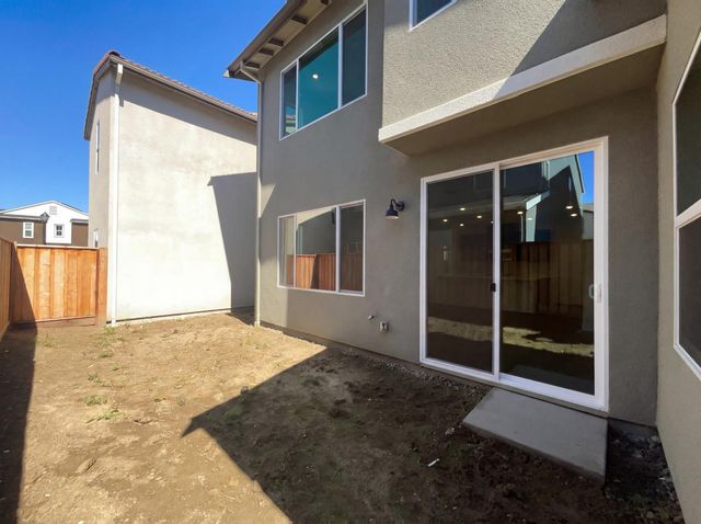 441 N Paso Robles Dr, Tracy, CA 95391