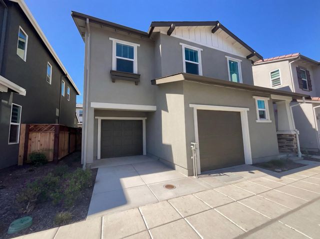 441 N Paso Robles Dr, Tracy, CA 95391