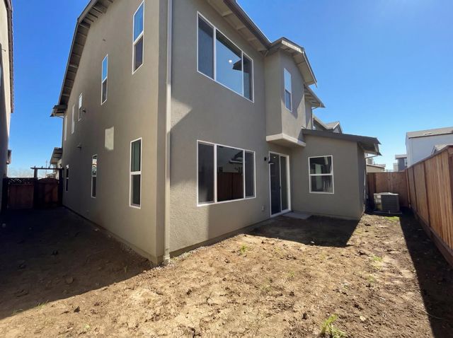 441 N Paso Robles Dr, Tracy, CA 95391