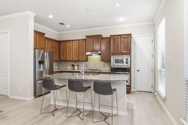 2462 Sunderland Lane, Lewisville, TX 75067