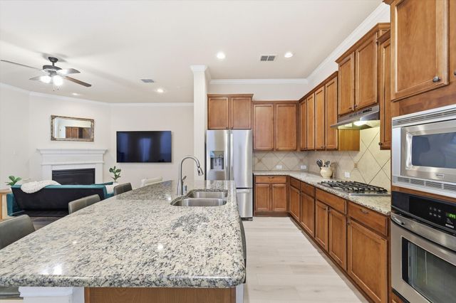 2462 Sunderland Lane, Lewisville, TX 75067