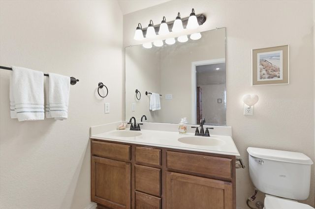 2462 Sunderland Lane, Lewisville, TX 75067