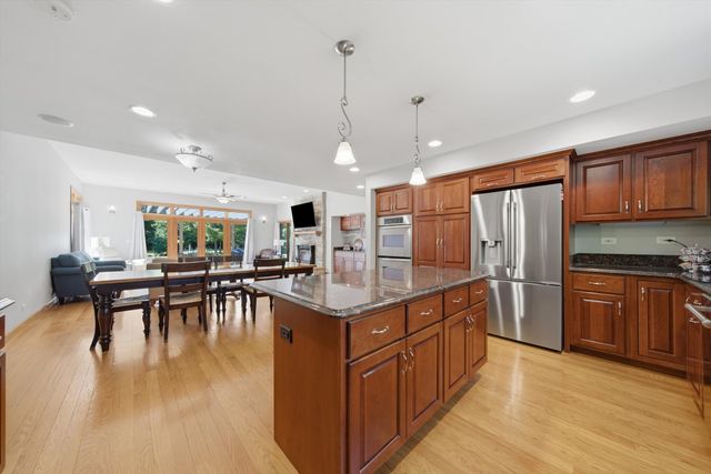11555 S Elbridge Avenue, Palos Park, IL 60464
