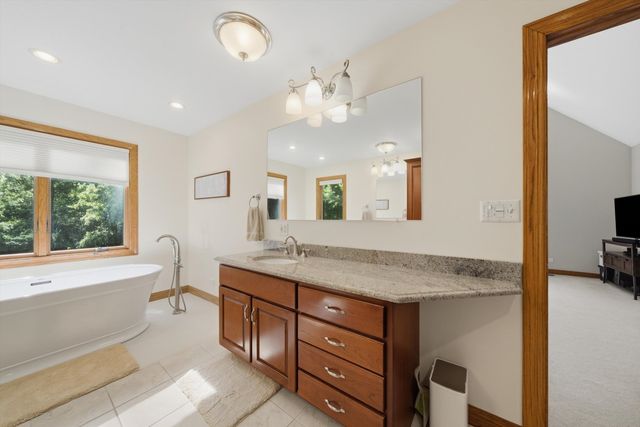 11555 S Elbridge Avenue, Palos Park, IL 60464