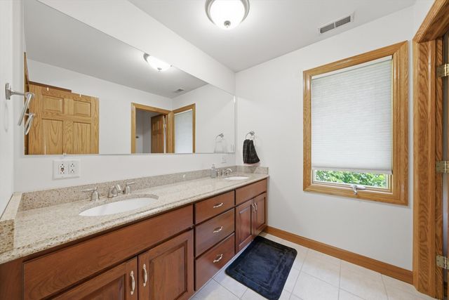 11555 S Elbridge Avenue, Palos Park, IL 60464