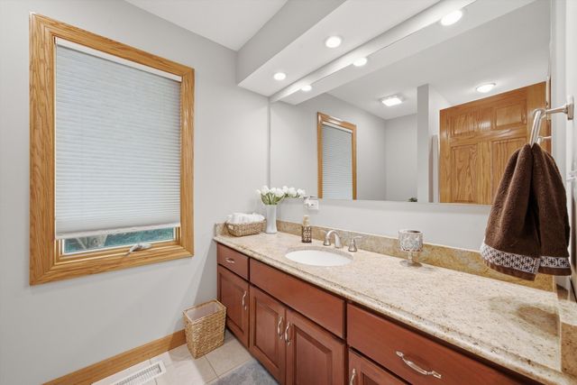 11555 S Elbridge Avenue, Palos Park, IL 60464