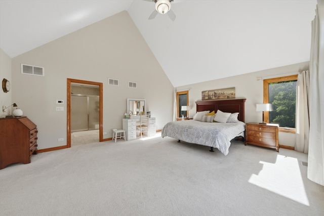11555 S Elbridge Avenue, Palos Park, IL 60464
